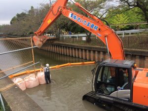 下流側